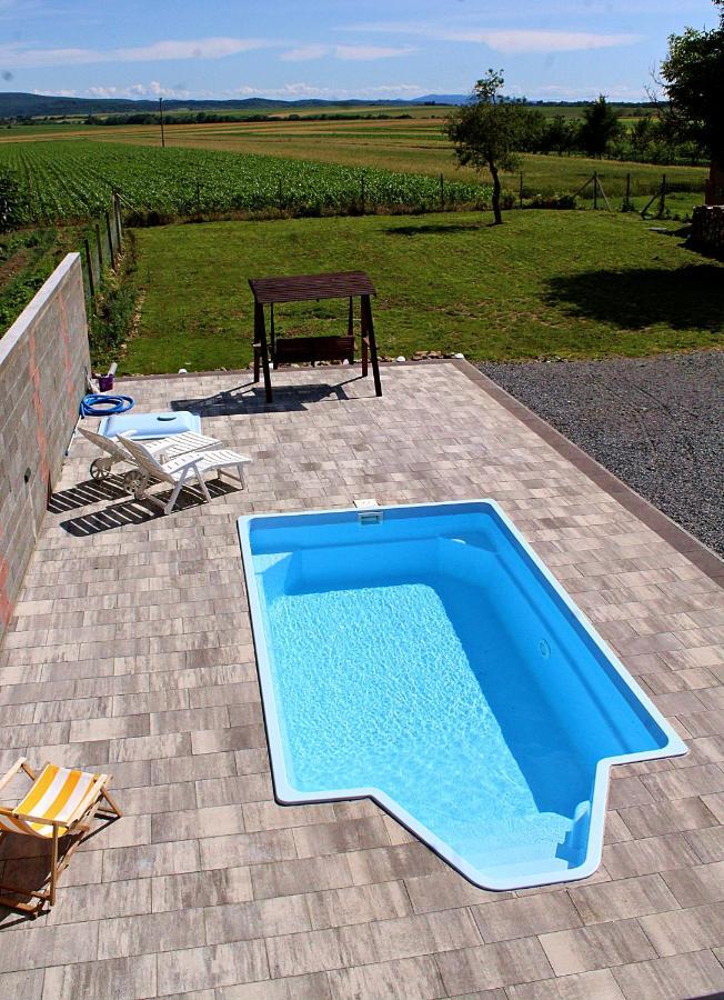Yosefsfeld Bed & Breakfast Kutjevo ภายนอก รูปภาพ