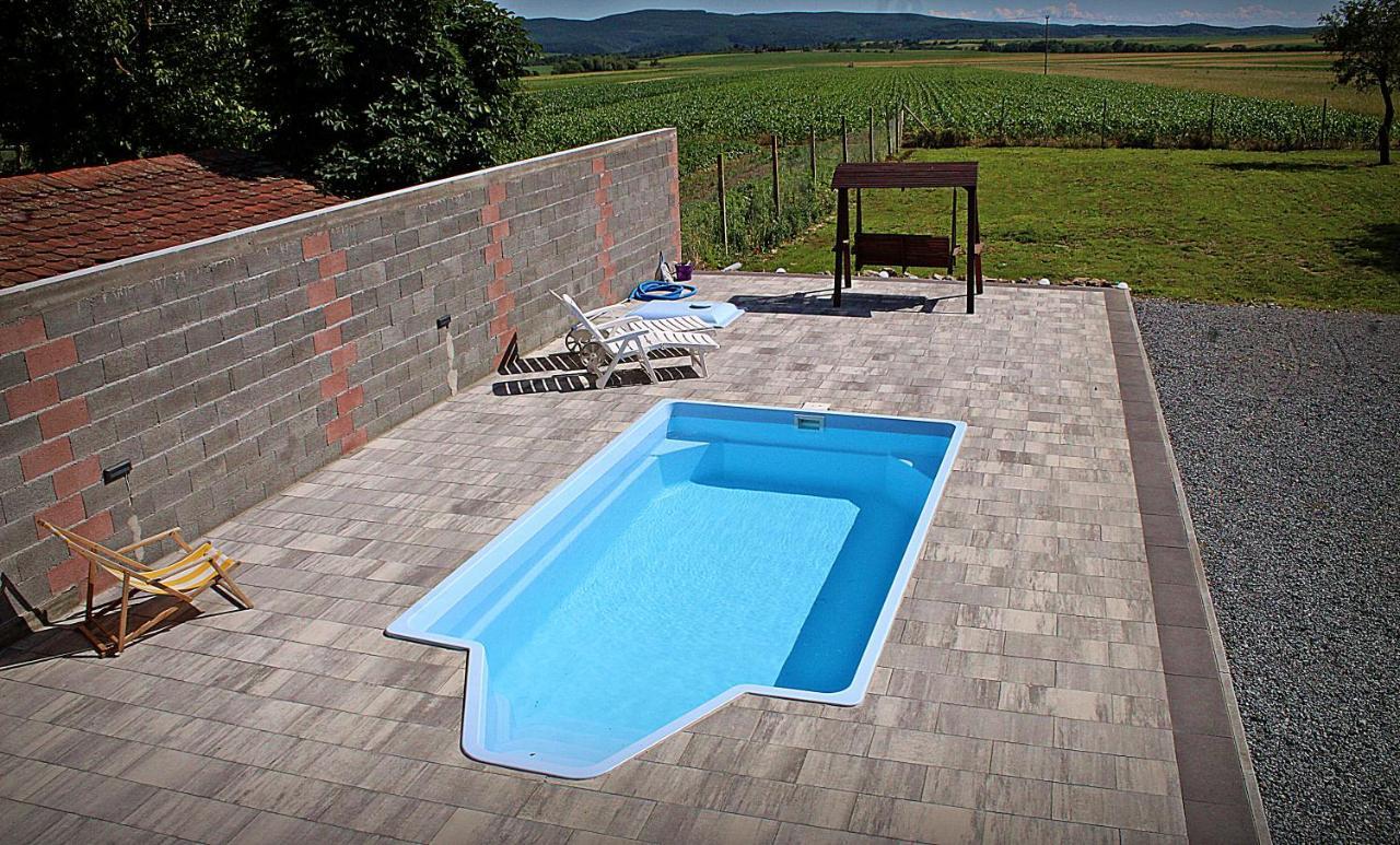 Yosefsfeld Bed & Breakfast Kutjevo ภายนอก รูปภาพ