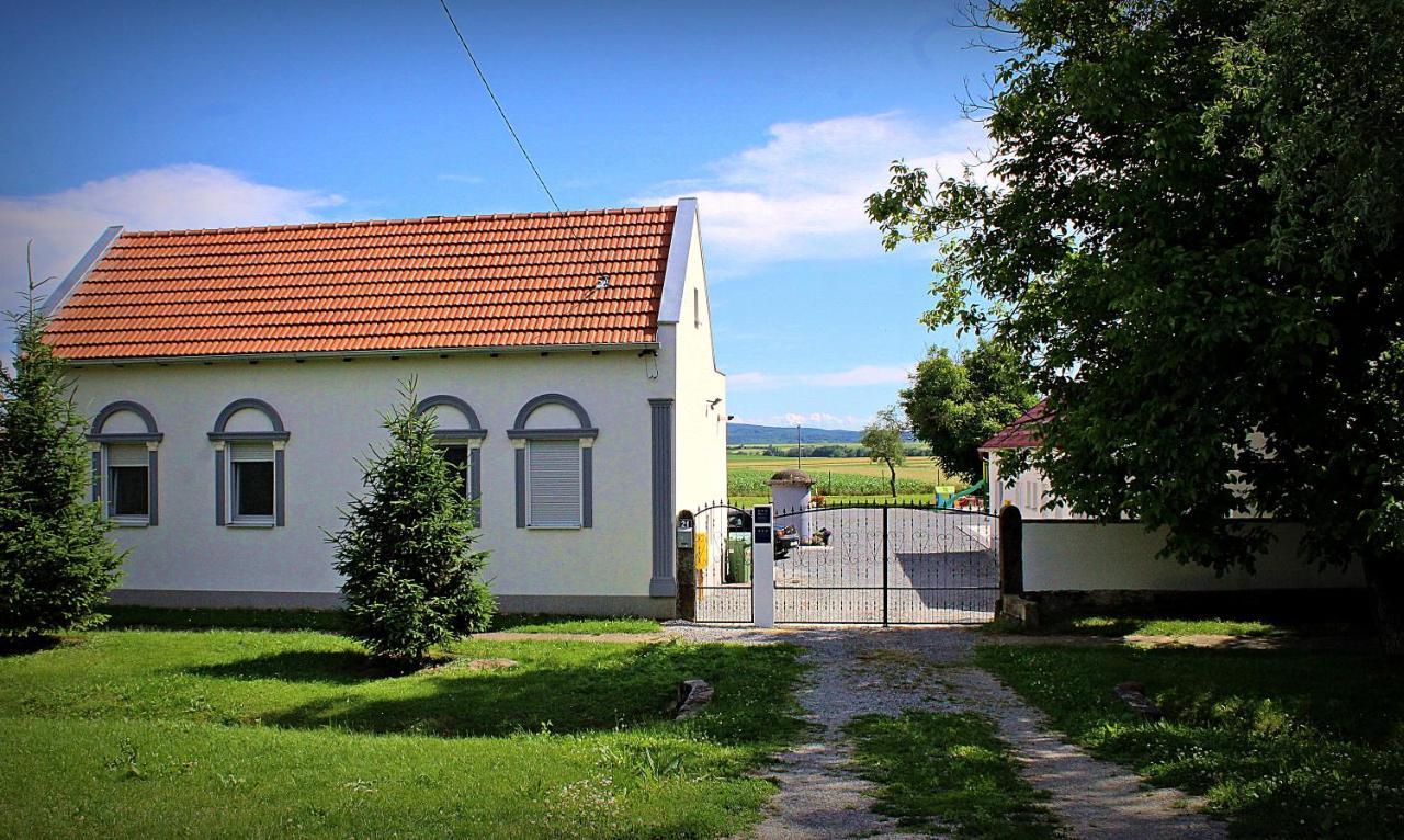 Yosefsfeld Bed & Breakfast Kutjevo ภายนอก รูปภาพ